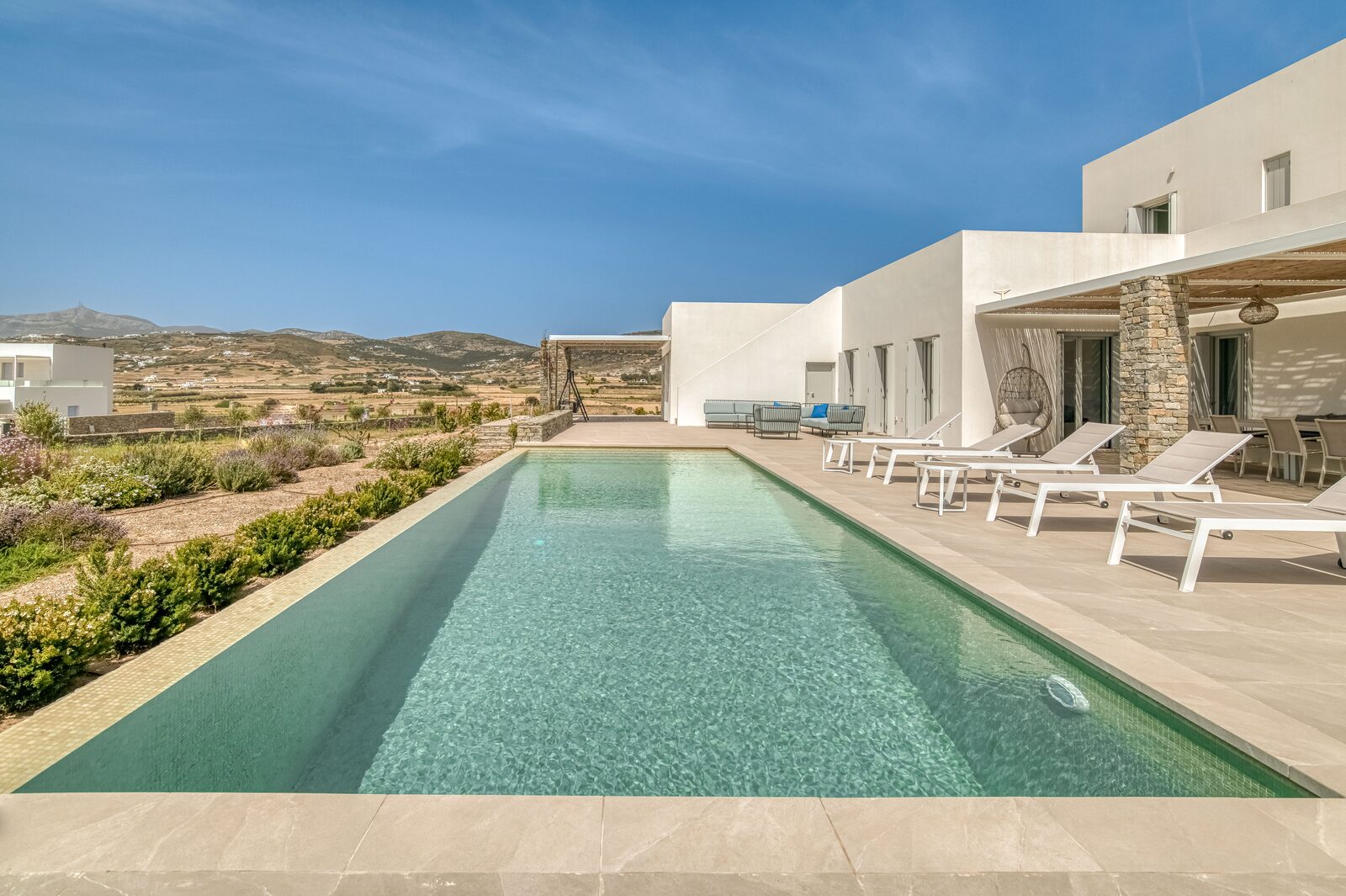 Villa Ariadni dans le paysage d'Isterni à Paros